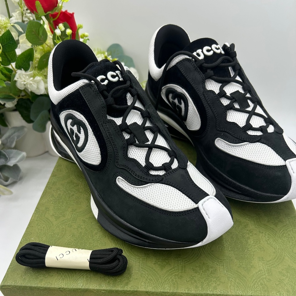 *************Men’s Gucci, GG run sneakers black suede size 9.5 made in Italy